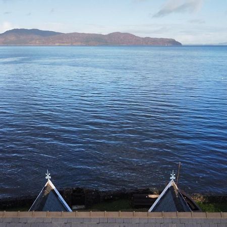 Carnmhor, Isle Of Skye - Stunning 242 Year Old Cottage On Its Own Sea Shore! Breakish Buitenkant foto