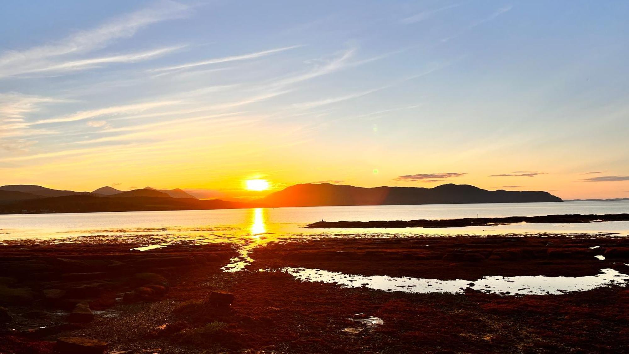 Carnmhor, Isle Of Skye - Stunning 242 Year Old Cottage On Its Own Sea Shore! Breakish Buitenkant foto