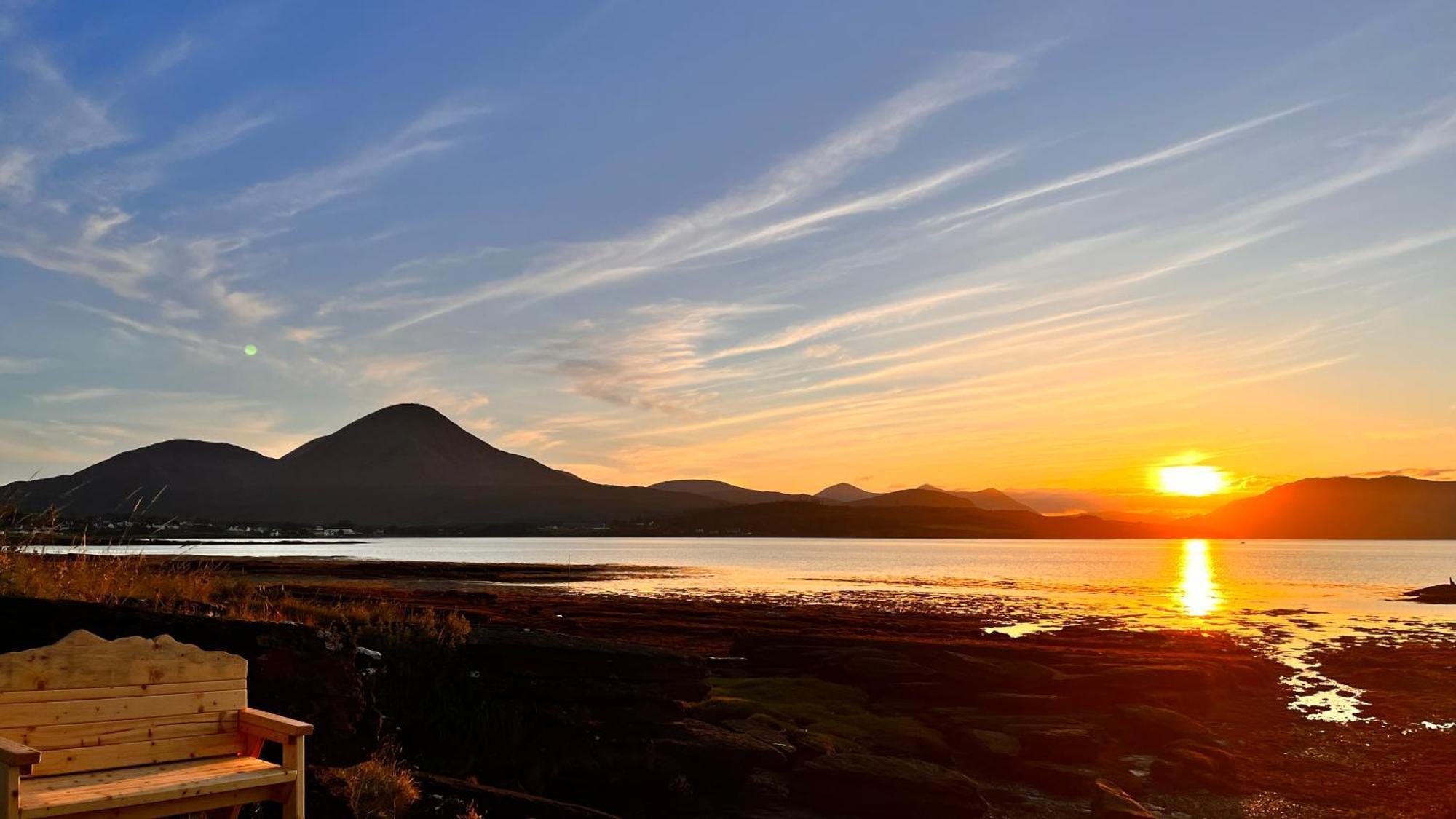 Carnmhor, Isle Of Skye - Stunning 242 Year Old Cottage On Its Own Sea Shore! Breakish Buitenkant foto