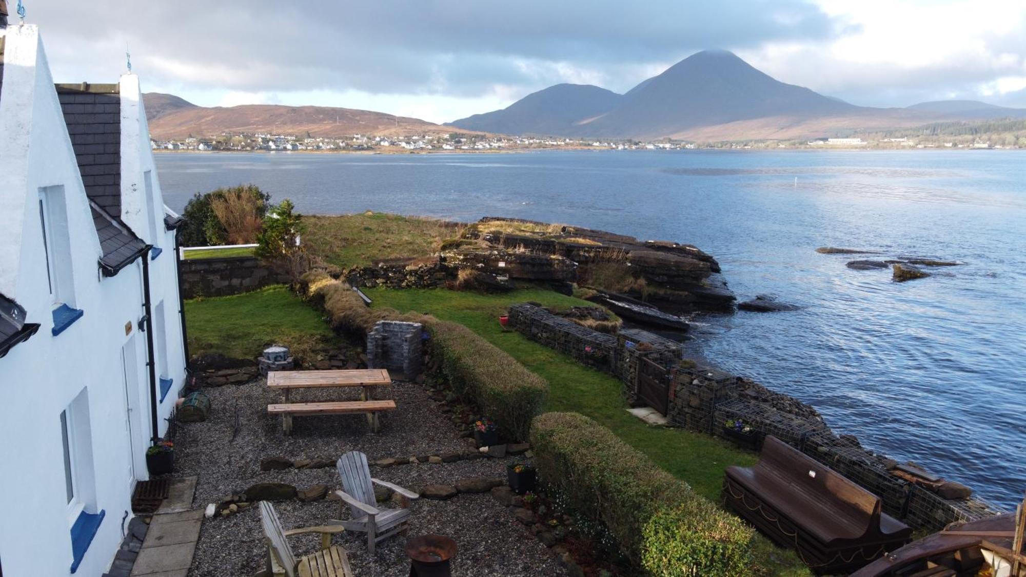 Carnmhor, Isle Of Skye - Stunning 242 Year Old Cottage On Its Own Sea Shore! Breakish Buitenkant foto