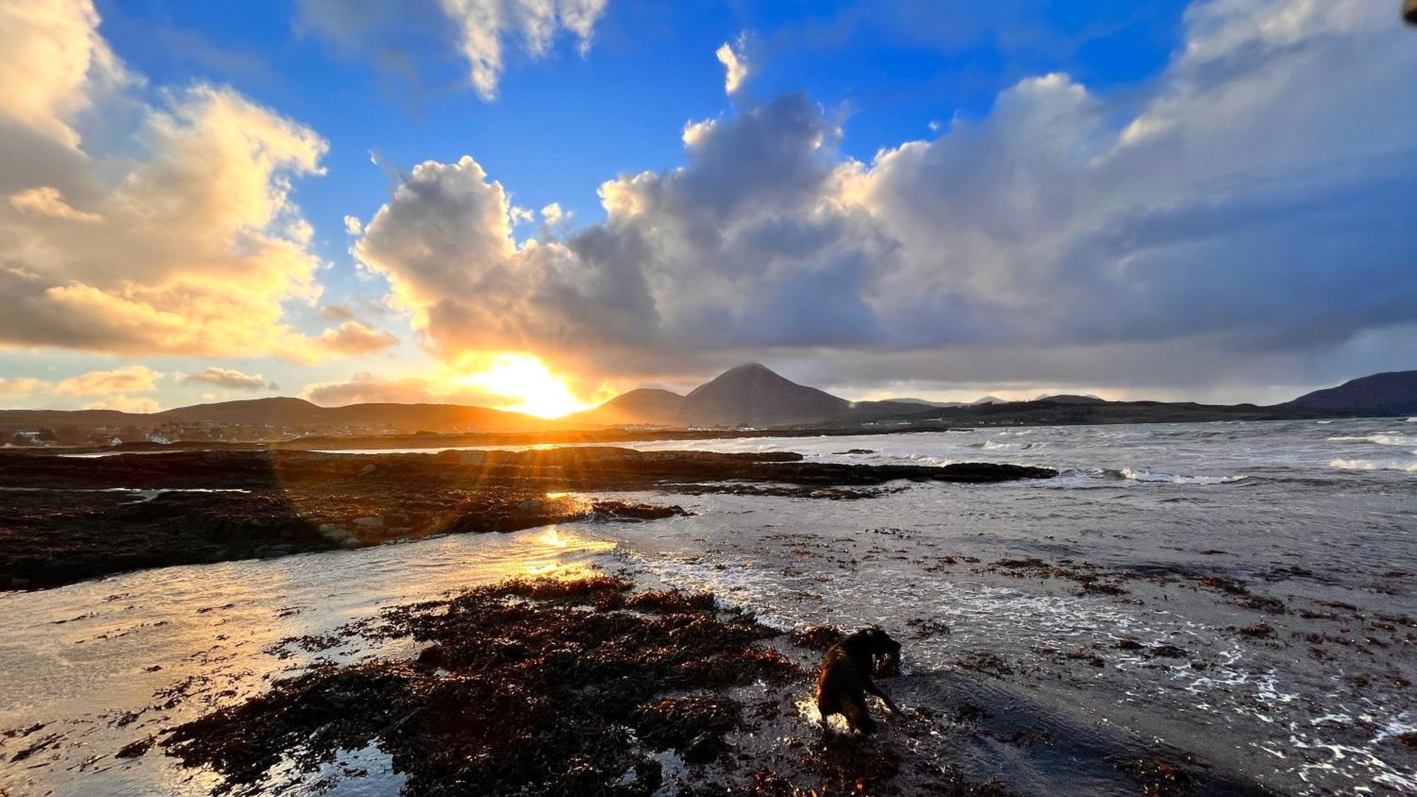 Carnmhor, Isle Of Skye - Stunning 242 Year Old Cottage On Its Own Sea Shore! Breakish Buitenkant foto