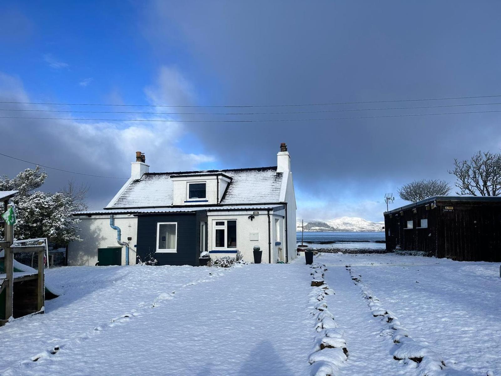 Carnmhor, Isle Of Skye - Stunning 242 Year Old Cottage On Its Own Sea Shore! Breakish Buitenkant foto