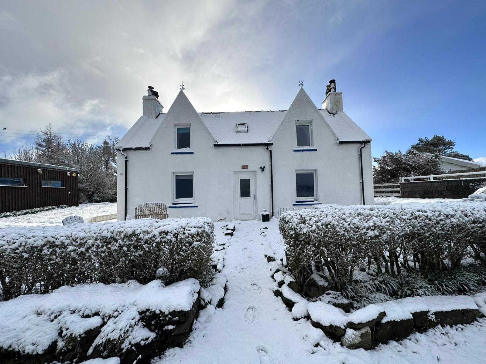 Carnmhor, Isle Of Skye - Stunning 242 Year Old Cottage On Its Own Sea Shore! Breakish Buitenkant foto