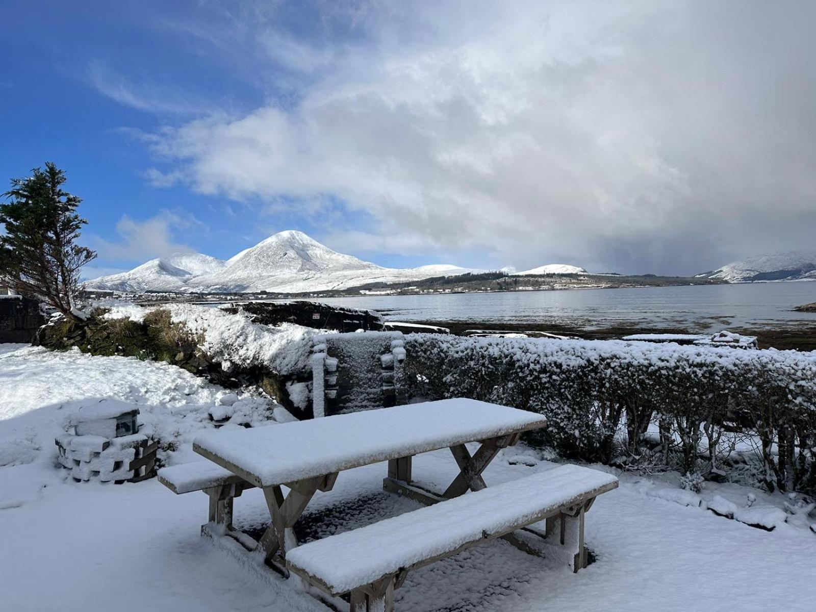 Carnmhor, Isle Of Skye - Stunning 242 Year Old Cottage On Its Own Sea Shore! Breakish Buitenkant foto